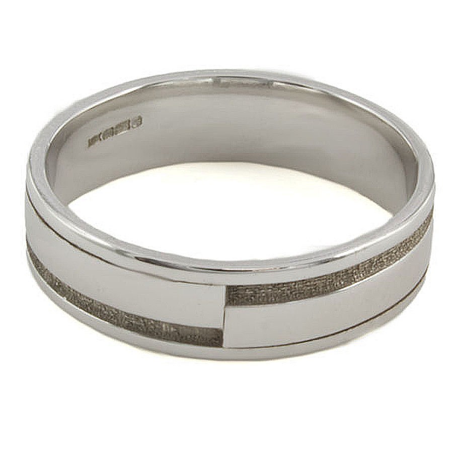 18ct White Gold 6.8g Wedding Ring Size T